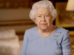 英女王佩戴寶詩龍?zhí)貏e訂制胸針發(fā)表全國演講