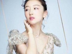 寶詩(shī)龍相伴周冬雨亮相 詮釋靈動(dòng)優(yōu)雅魅力