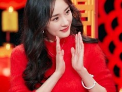 楊冪佩戴伯爵珠寶亮相2019北京臺(tái)春晚錄制