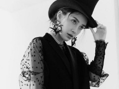 楊穎佩戴御木本珠寶拍攝時(shí)裝大片