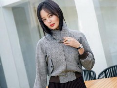 辛芷蕾佩戴伯爵珠寶拍攝時(shí)尚街拍