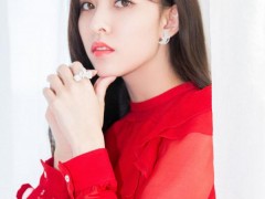 演員宋妍霏佩戴玳美雅珠寶出席電視劇發(fā)布會