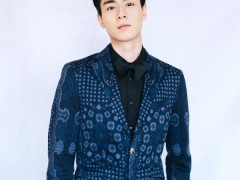 當(dāng)紅偶像胡一天佩戴伯爵珠寶出席年度盛典