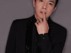 俞灝明佩戴玳美雅戒指出席國劇盛典