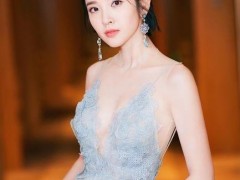 唐藝昕佩戴蕭邦高級珠寶系列耳環(huán)出席發(fā)布會