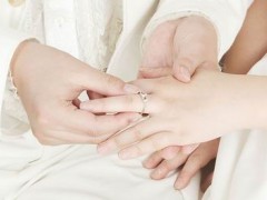婚禮上，結(jié)婚戒指交換的幾種方式