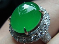 佩戴翡翠：養(yǎng)顏保健延年益壽