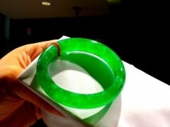 實例分析：翡翠裂紋與石紋對翡翠價值的影響