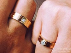 黃金結(jié)婚戒指好還是鉑金結(jié)婚戒指好？