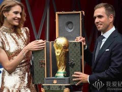 娜塔莉·沃迪亞諾娃佩蕭邦珠寶攜大力神杯現(xiàn)身2018世界杯決賽