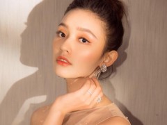 戴比爾斯相伴林允璀璨亮相電影節(jié)開幕式