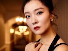 齊溪佩戴伯爵珠寶出席亞洲電影大獎(jiǎng)