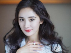 楊冪佩戴伯爵珠寶展現(xiàn)柔美女性魅力