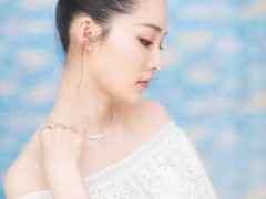 張碧晨、李沁佩戴戴比爾斯珠寶亮相國劇盛典