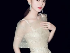 趙麗穎佩戴蒂芙尼珠寶壓軸出場“微博電影之夜”