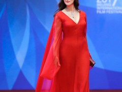 莫妮卡·貝魯奇佩戴卡地亞珠寶 亮相第七屆北京國(guó)際電影節(jié)