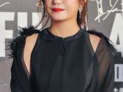 趙薇佩戴海瑞溫斯頓珠寶出席電影頒獎(jiǎng)禮 盡顯高貴優(yōu)雅氣質(zhì)