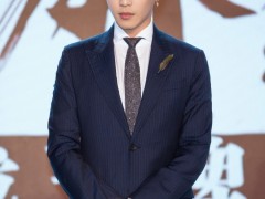 張若昀佩戴寶曼蘭朵珠寶飾品亮相電視劇《麻雀》發(fā)布會 盡顯紳士魅力