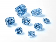 戴比爾斯De Beers 稀有藍鉆系列：總重32.09ct，估價7000萬美元