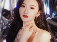 景甜佩戴伯爵珠寶 綻放明艷風(fēng)姿