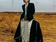 周冬雨佩戴寶詩龍珠寶綻放自然魅力