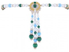 梵克雅寶推出 Pompon Secret 長(zhǎng)項(xiàng)鏈作品：流蘇寶石掛墜