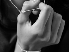 Repossi(雷波西)推出 Serti Sur Vide 新作：鉆石水滴