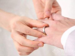 男生戴戒指的含義圖解|男生戴戒指的十個含義