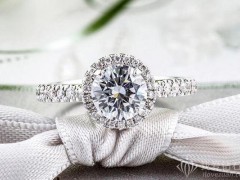 右手無名指戴戒指代表什么？女生右手無名指戴戒指的意義