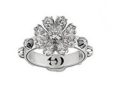 Gucci（古馳）Flora系列珠寶新作：花朵的野性魅力