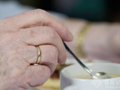 老人怎么戴戒指 老人戒指戴法