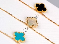 四葉草項(xiàng)鏈?zhǔn)鞘裁磁谱拥模?梵克雅寶四葉草項(xiàng)鏈價格分析