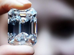 蘇富比百克拉鉆石1.37億成交 100克拉祖母綠鉆石圖片介紹