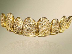 土豪的微笑——“純金鉆石假牙”