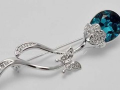 婚禮中新娘鉆石胸針的佩戴原則