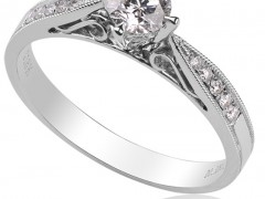 婚戒指圈是大點還是小點好呢?