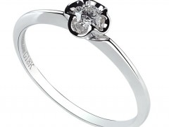 30分結(jié)婚鉆戒都適合哪類新人呢?