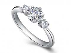 不同品牌的鉆戒質(zhì)量?jī)r(jià)格大對(duì)比