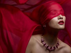 紅色珠寶戒指，帶你驚艷入秋