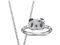 潮宏基打造東方“輕奢主義” 熊貓引領(lǐng)時(shí)尚潮流