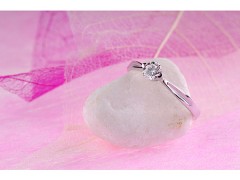 鉆戒圖片欣賞：璀璨的誓言