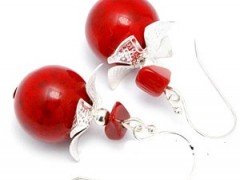 紅色旋風(fēng)；潮流冬季必備時(shí)尚飾品