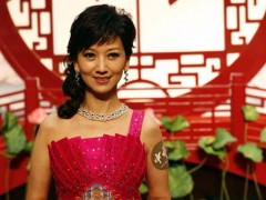 趙雅芝出席中藝（香港）杭州萬(wàn)象城店開(kāi)幕禮