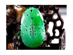 如何挑選翡翠項(xiàng)鏈呢？