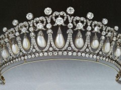 英國戴安娜王妃紀念展覽：王妃的珍珠王冠和項鏈