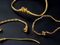 英國發(fā)現(xiàn)最古老鐵器時代黃金珠寶「Leekfrith Torcs」