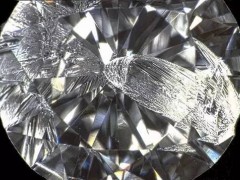 鉆石會(huì)開(kāi)裂或者摔爛嗎