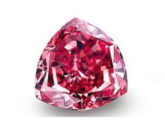 紅鉆石價格多少錢一克及紅色鉆石價格圖片