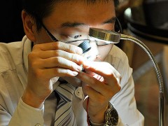 教你正確分辨鉆石的真假 鑒定鉆石最科學(xué)的方法