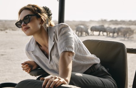 天然鉆石協(xié)會全球大使莉莉·詹姆斯（Lily James）造訪博茨瓦納